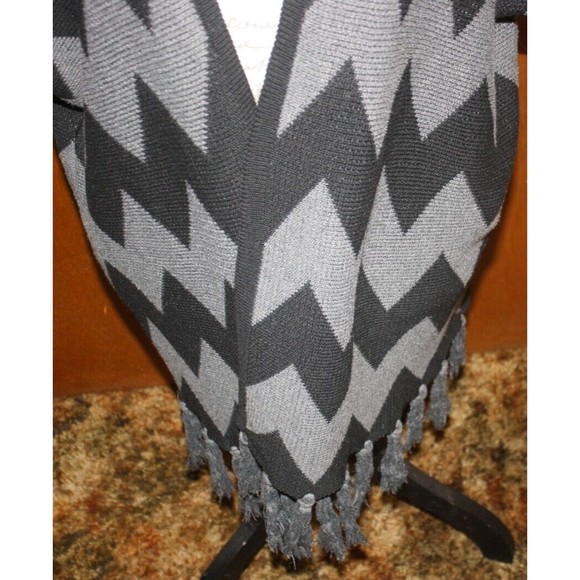 Pol Chevron Cardigan Sweater Fringe Trim Open Front Black/Gray Shawl Topper Sz L - Picture 3 of 7